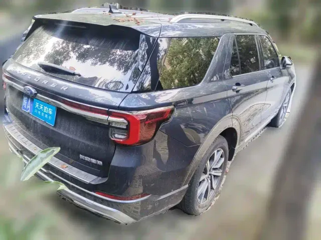 Ford Explorer — Фото автомобиля 2