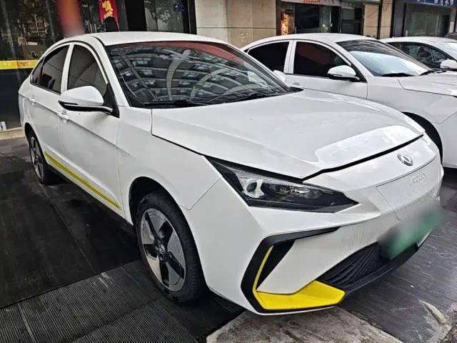Dongfeng Fengshen E70 — Фото автомобиля 3