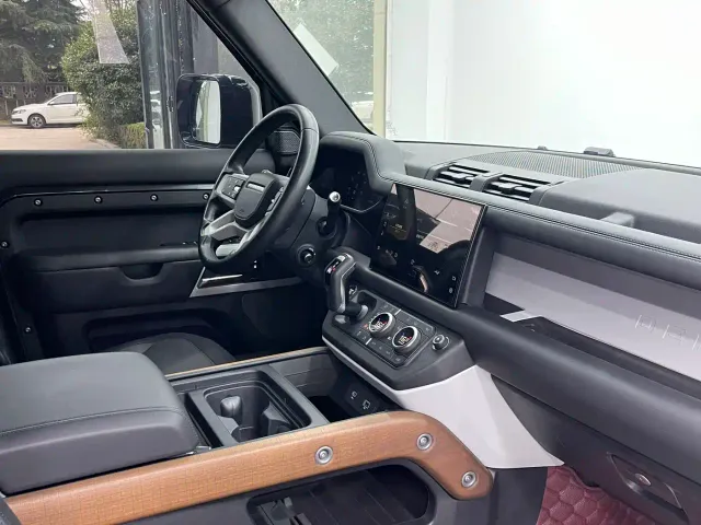 Land Rover Defender — Фото автомобиля 11