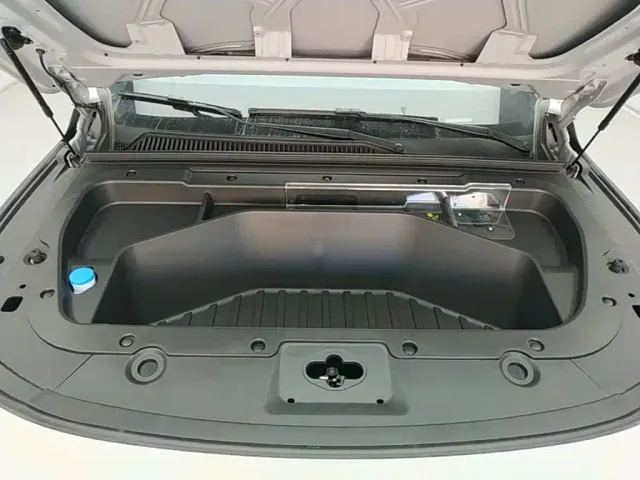 Leapmotor C10 — Фото автомобиля 19
