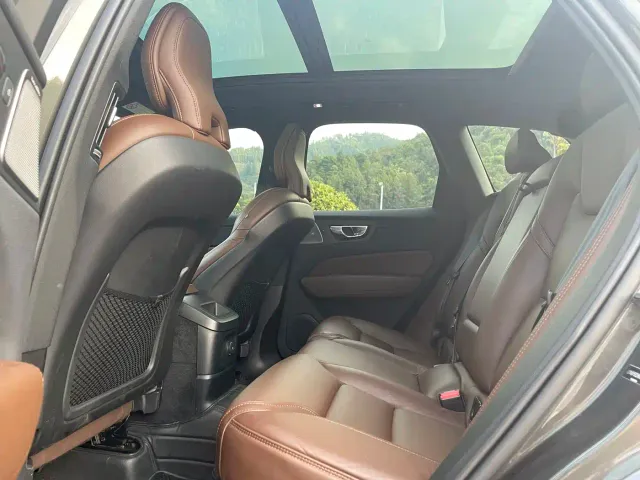 Volvo XC60 — Фото автомобиля 10