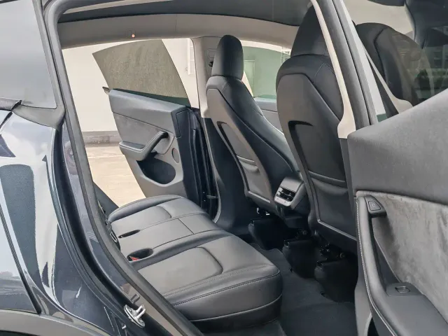 Tesla Model Y — Фото автомобиля 14