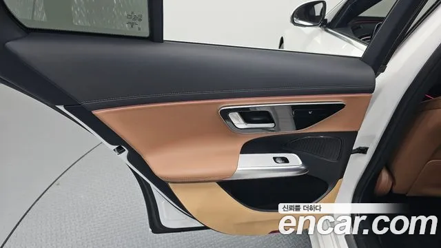 Mercedes-Benz E-Class — Фото автомобиля 25