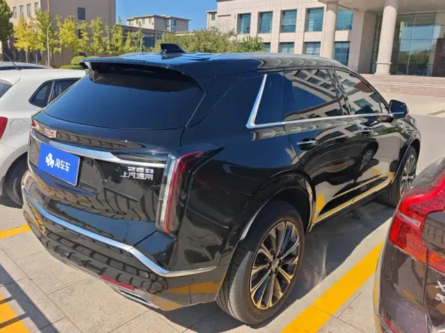 Cadillac XT5 — Фото автомобиля 3