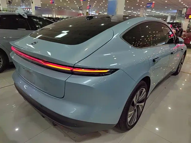 Nio ET5 — Фото автомобиля 6