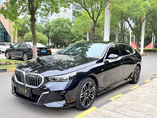 Фотография автомобиля — BMW 5 Series