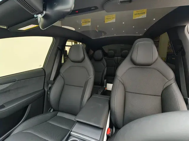 Tesla Model Y L — Фото автомобиля 7