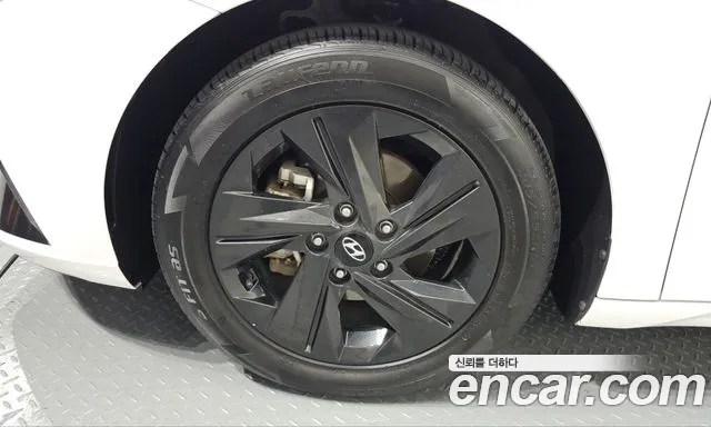 Hyundai Avante CN7 — Фото автомобиля 5