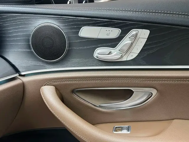 Mercedes-Benz E-Class — Фото автомобиля 15