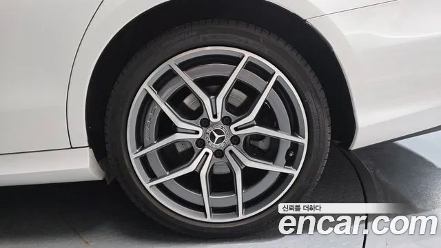 Mercedes-Benz E-Class — Фото автомобиля 19