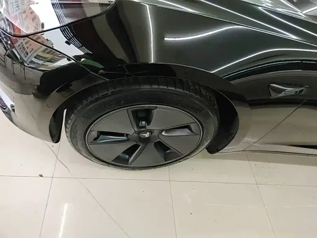 Tesla Model 3 — Фото автомобиля 22
