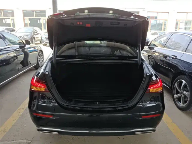 Mercedes-Benz E-Class — Фото автомобиля 18