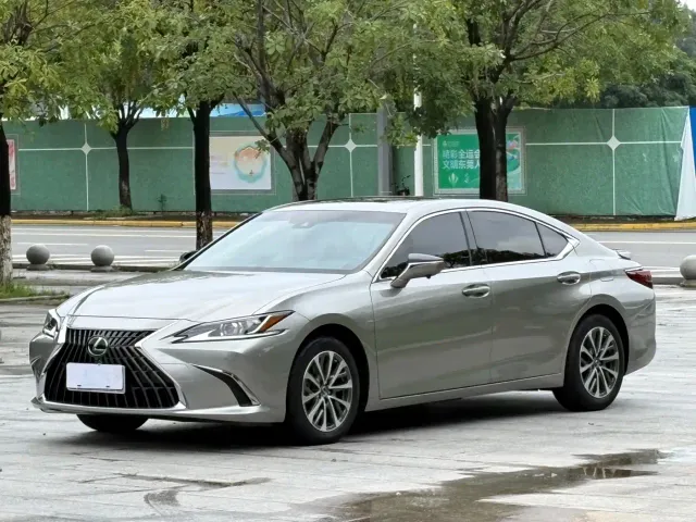 Lexus ES — Фото автомобиля 16