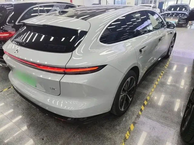 Nio ET5 Touring — Фото автомобиля 6