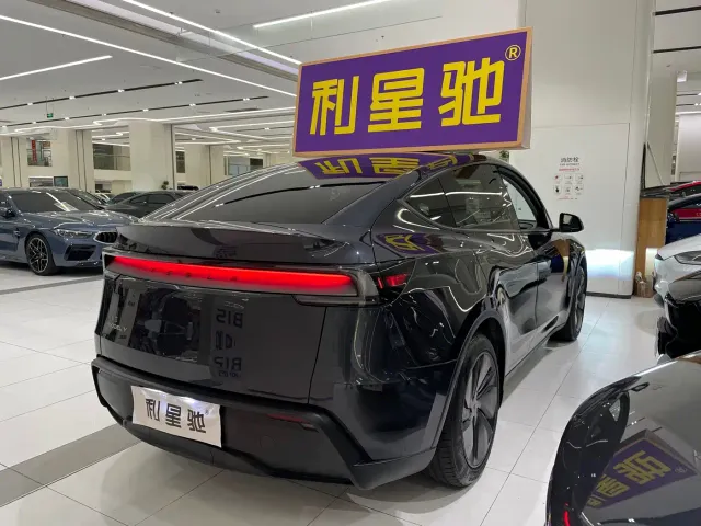 Tesla Model Y — Фото автомобиля 3