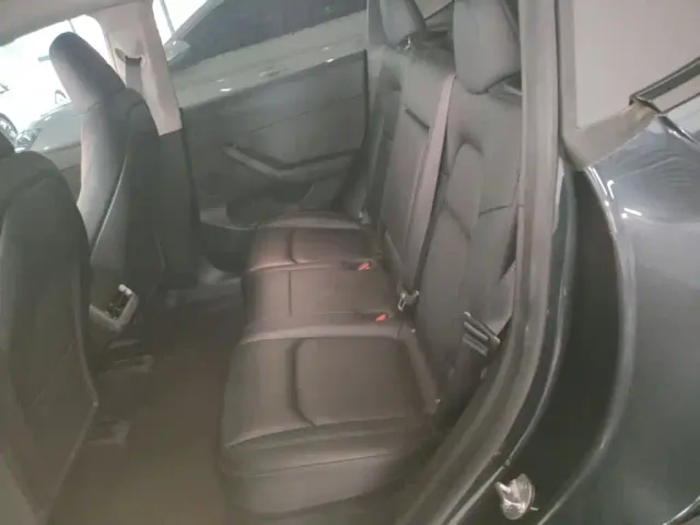 Tesla Model Y — Фото автомобиля 16