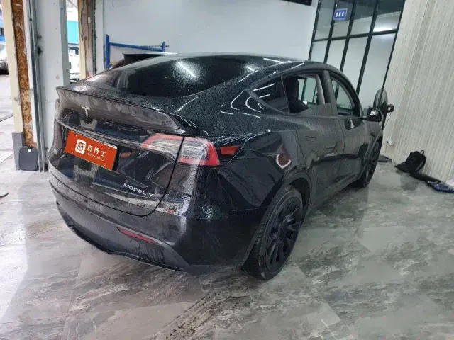 Tesla Model Y — Фото автомобиля 3