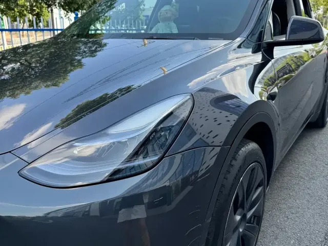 Tesla Model Y — Фото автомобиля 12
