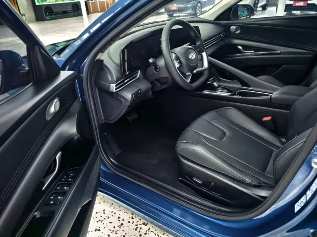 Hyundai Elantra — Фото автомобиля 4