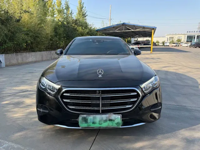 Mercedes-Benz E-Class — Фото автомобиля 3