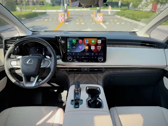 Lexus LM — Фото автомобиля 13