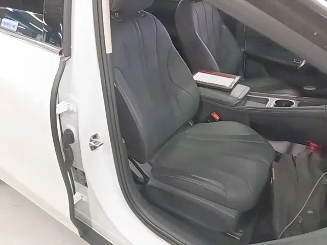 Roewe D7 — Фото автомобиля 24