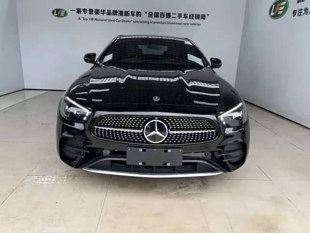 Mercedes-Benz E-Class — Фото автомобиля 3