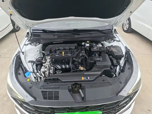 Hyundai Elantra — Фото автомобиля 19