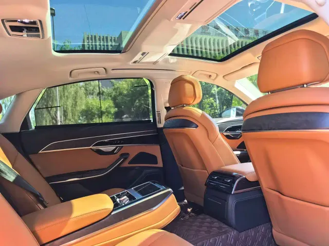 Audi A8 — Фото автомобиля 10