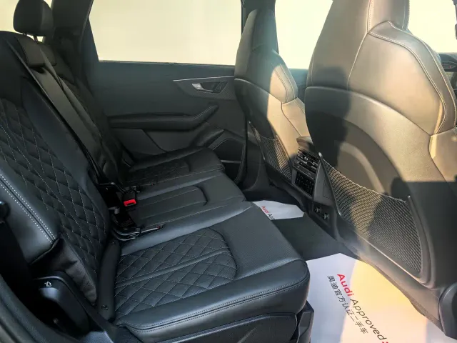 Audi SQ7 — Фото автомобиля 14