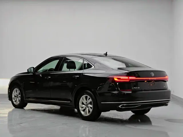 Volkswagen Passat — Фото автомобиля 4