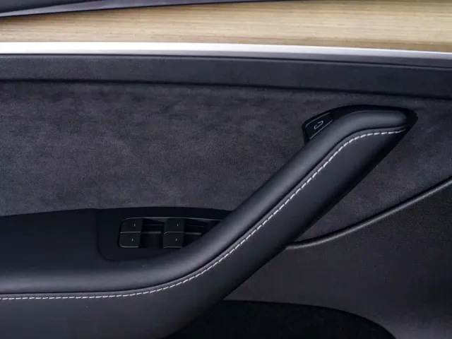 Tesla Model Y — Фото автомобиля 22