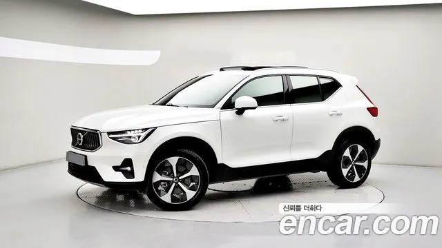 Volvo XC40 — Фото автомобиля 3