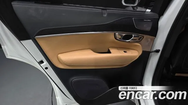 Volvo XC90 — Фото автомобиля 14