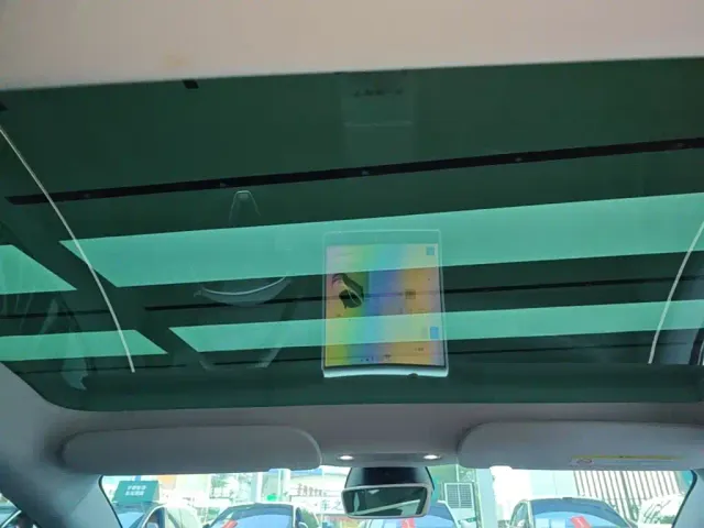 Tesla Model 3 — Фото автомобиля 17