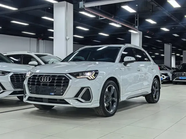Фотография автомобиля — Audi Q3