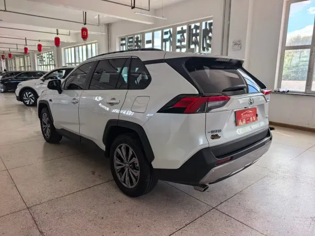 Toyota RAV4 — Фото автомобиля 4