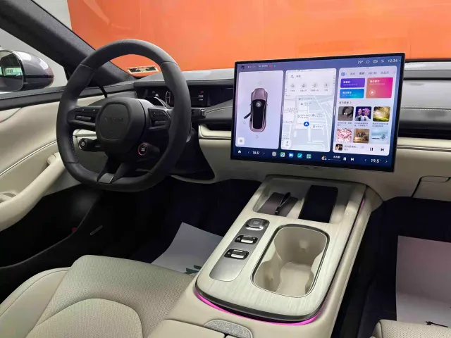 Xiaomi SU7 — Фото автомобиля 12