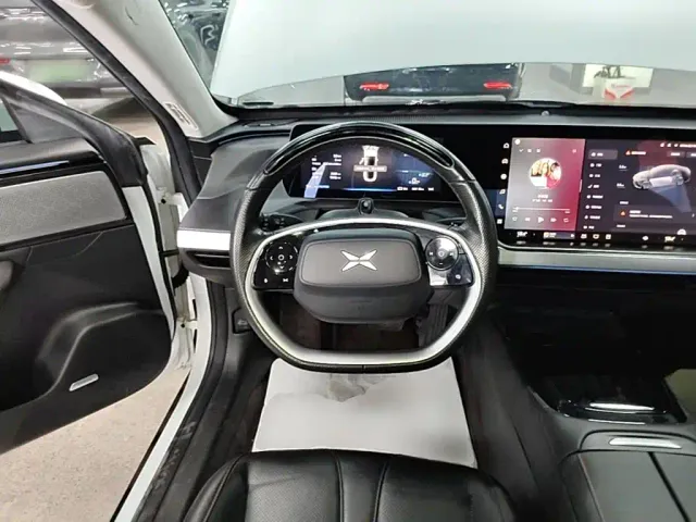 Xpeng P7 — Фото автомобиля 10
