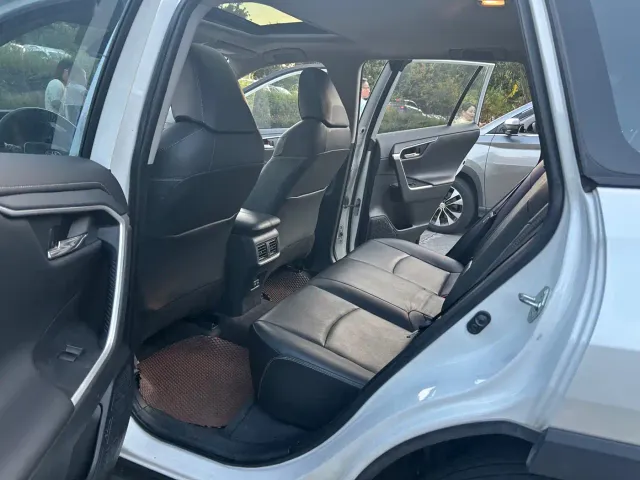 Toyota RAV4 — Фото автомобиля 4