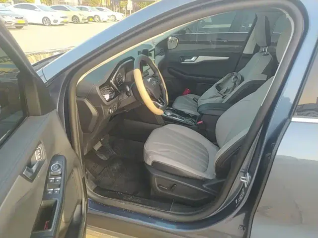 Ford Escape — Фото автомобиля 11