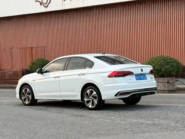 Volkswagen Bora — Фото автомобиля 2