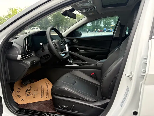 Hyundai Elantra — Фото автомобиля 8