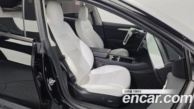 Tesla Model 3 — Фото автомобиля 16