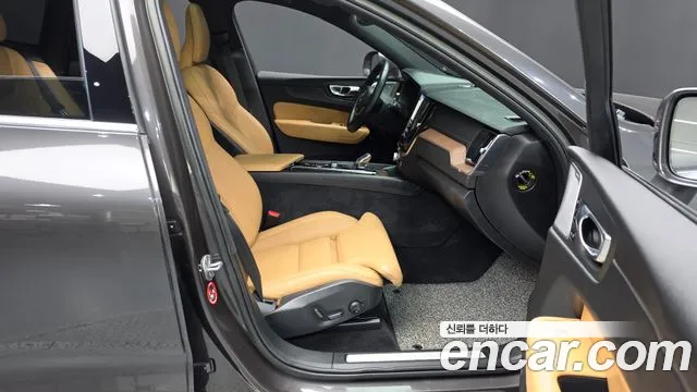 Volvo XC60 2nd Gen — Фото автомобиля 16