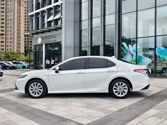 Toyota Camry — Фото автомобиля 3