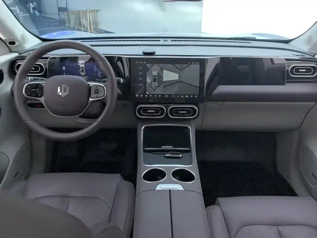 Leapmotor C11 — Фото автомобиля 12