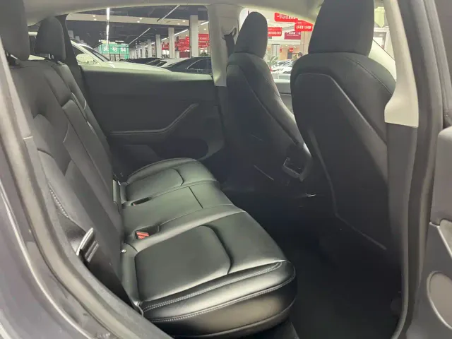 Tesla Model Y — Фото автомобиля 9