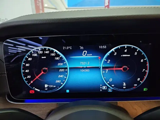 Mercedes-Benz E-Class — Фото автомобиля 11