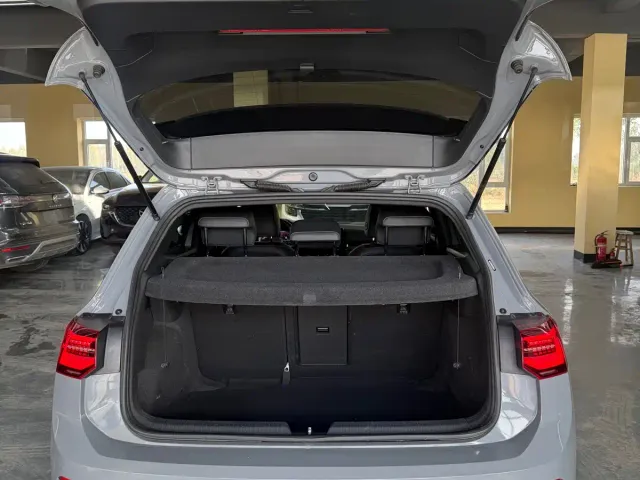 Volkswagen Golf — Фото автомобиля 16